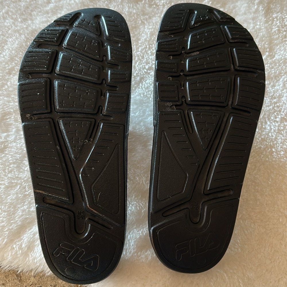 Fila slides - Picture 3 of 3